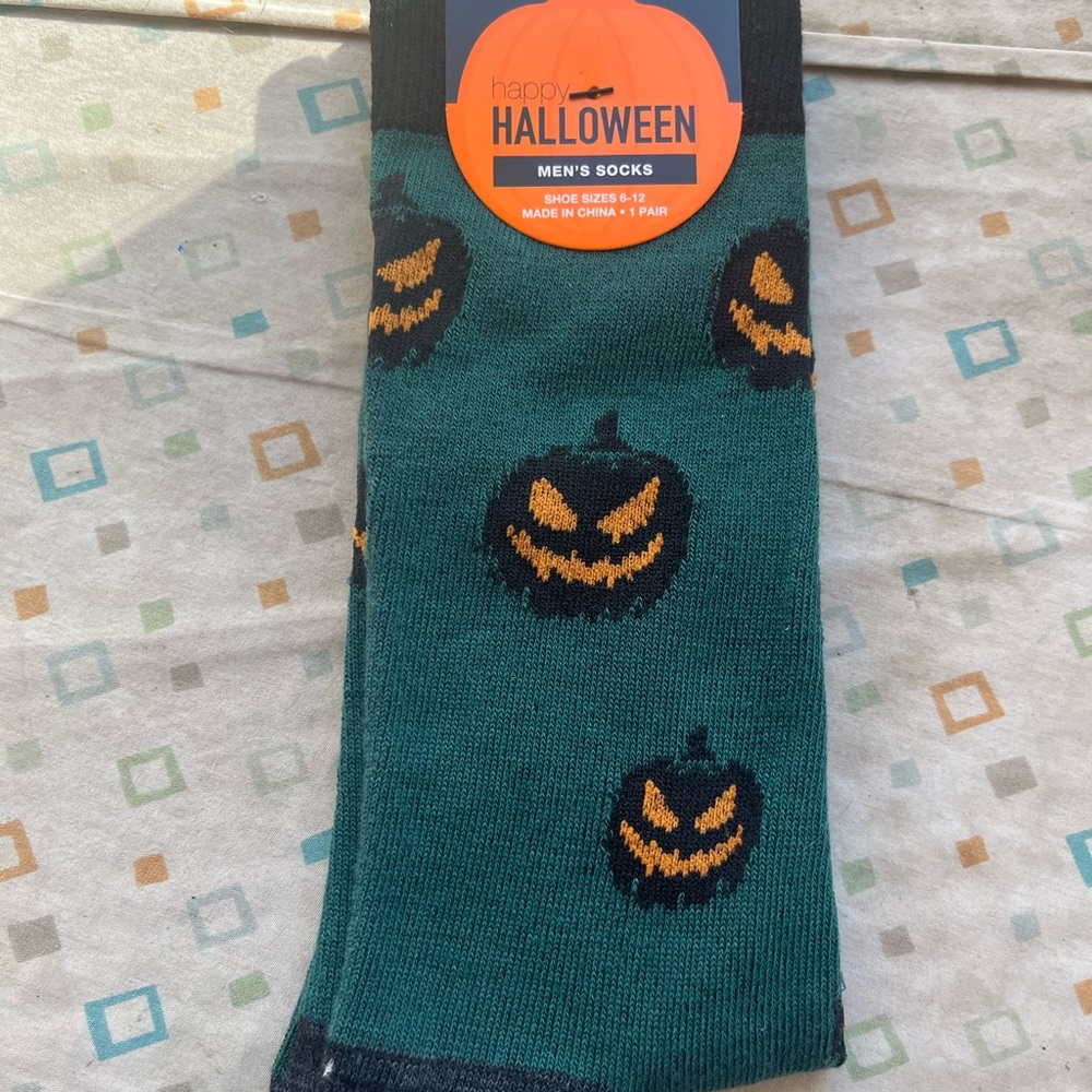 BNWT men’s Halloween pumpkin socks